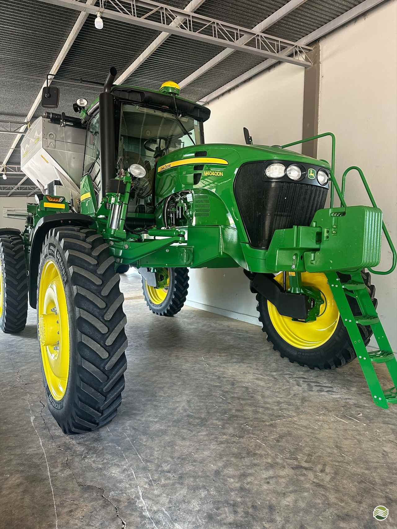 DISTRIBUIDOR AUTOPROPELIDO JOHN DEERE DISTRIBUIDOR M4040DN Pró Campo Concessionária Stara - Rondonópolis RONDONOPOLIS MATO GROSSO MT